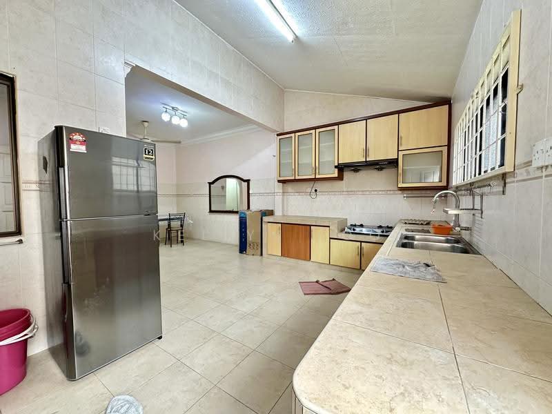 2-storey Terraced House for Sale in Taman Cheng Baru (Cheng) - Kellyn Foo - Kitchen - PropertyGuru.com.my