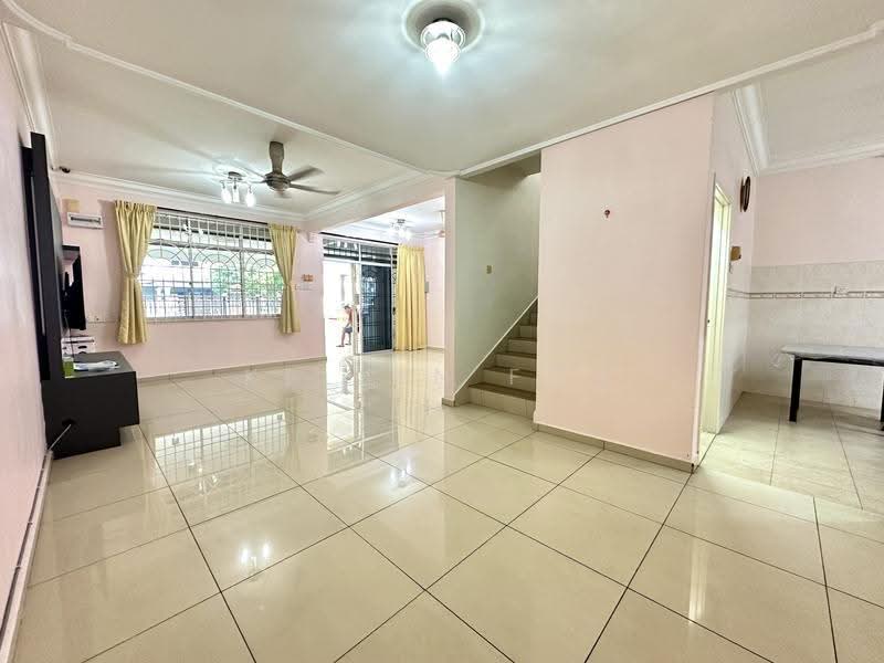 2-storey Terraced House for Sale in Taman Cheng Baru (Cheng) - Kellyn Foo - Living Room - PropertyGuru.com.my