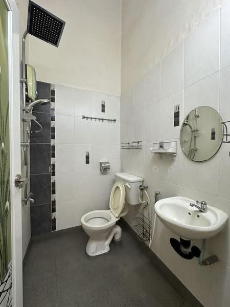 2-storey Terraced House for Sale in Taman Cheng Baru (Cheng) - Kellyn Foo - Bathroom - PropertyGuru.com.my