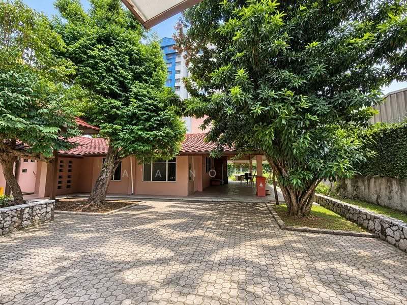 Rumah Banglo untuk Dijual di Kampung Tunku (Petaling Jaya) - Sa'a Nordin - Exterior - PropertyGuru.com.my