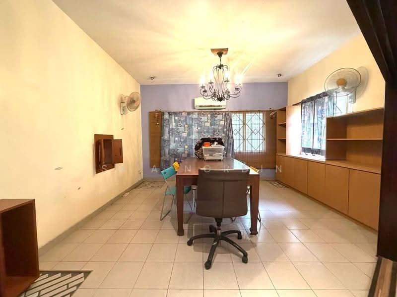 Rumah Banglo untuk Dijual di Kampung Tunku (Petaling Jaya) - Sa'a Nordin - Dining Room - PropertyGuru.com.my
