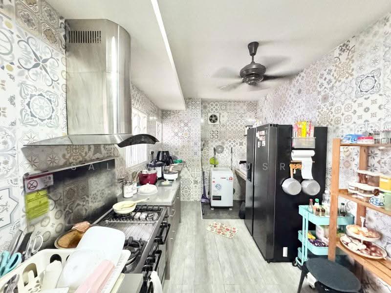 3-storey Terraced House for Sale in Laman Glenmarie (Shah Alam) - Salawati Busro - Kitchen - PropertyGuru.com.my
