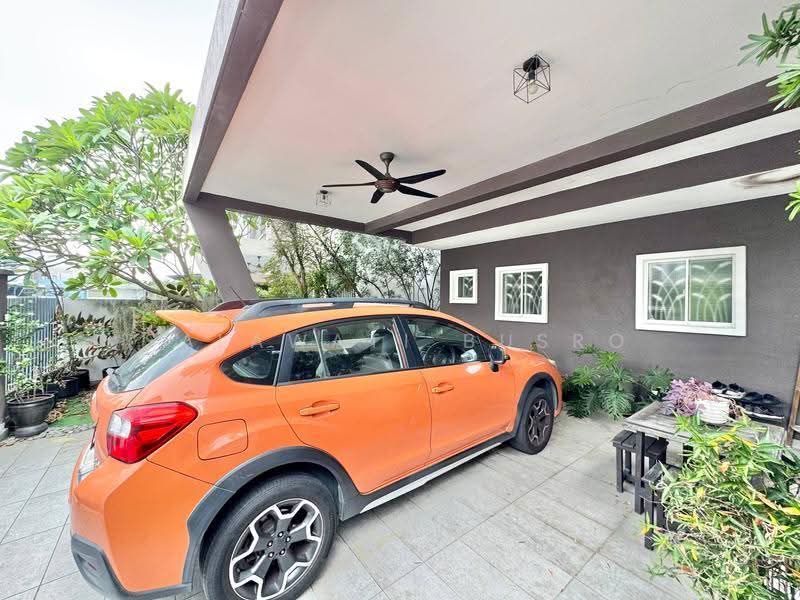 3-storey Terraced House for Sale in Laman Glenmarie (Shah Alam) - Salawati Busro - Exterior - PropertyGuru.com.my