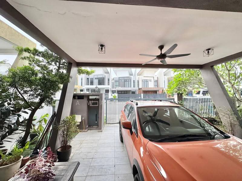 3-storey Terraced House for Sale in Laman Glenmarie (Shah Alam) - Salawati Busro - Exterior - PropertyGuru.com.my