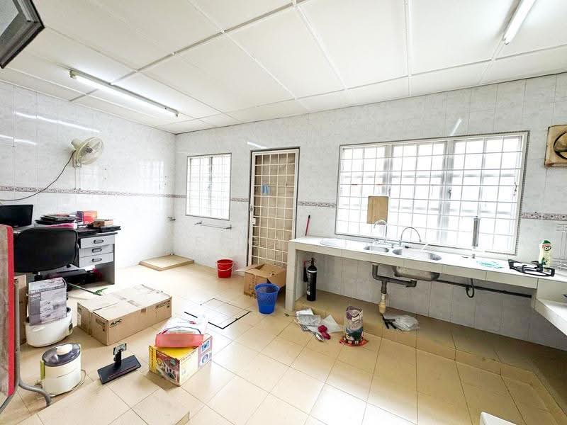 2-storey Terraced House for Sale in Shah Alam (Selangor) - Peggy Lim - Kitchen - PropertyGuru.com.my