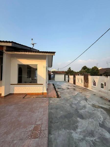 Rumah Teres 1-Tingkat untuk Dijual di Taman Daya (Johor Bahru) - Lik Xuan Chai - Exterior - PropertyGuru.com.my