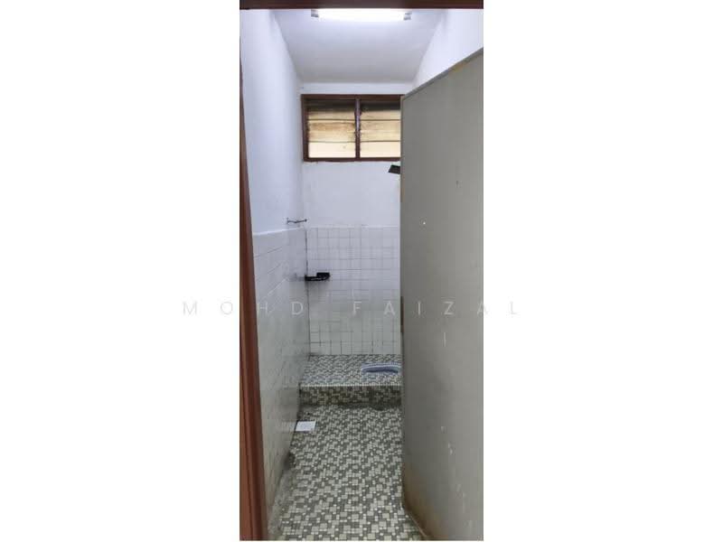 1-storey Terraced House for Sale in Petaling Jaya (Selangor) - Mohd Faizal - Bathroom - PropertyGuru.com.my