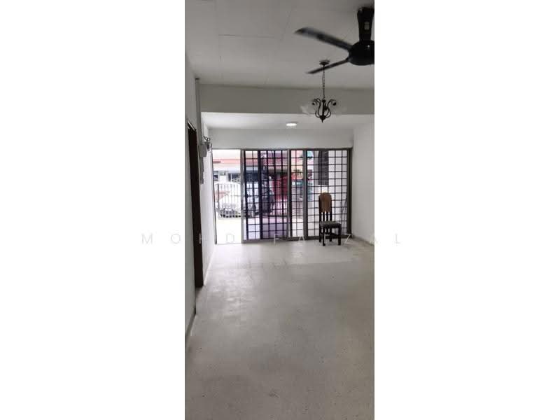 1-storey Terraced House for Sale in Petaling Jaya (Selangor) - Mohd Faizal - Living Room - PropertyGuru.com.my
