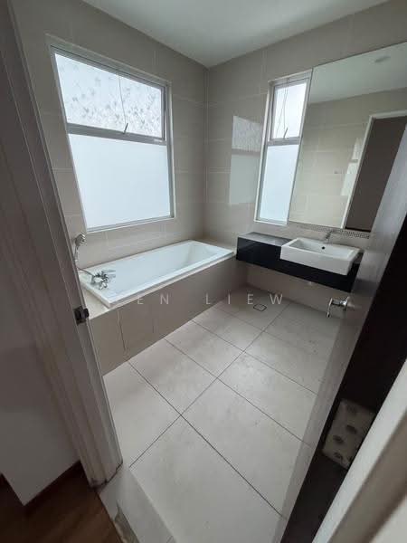 Semi-Detached House for Rent in Senibong (Permas Jaya) - Ken Liew - Bathroom - PropertyGuru.com.my