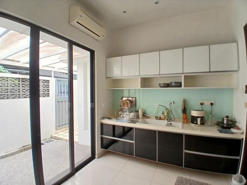 3-storey Terraced House for Sale in Valencia (Sungai Buloh) - Ruby Leong - Kitchen - PropertyGuru.com.my