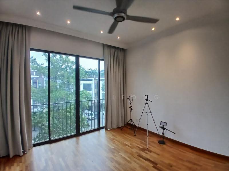 3-storey Terraced House for Sale in Valencia (Sungai Buloh) - Ruby Leong - Balcony - PropertyGuru.com.my