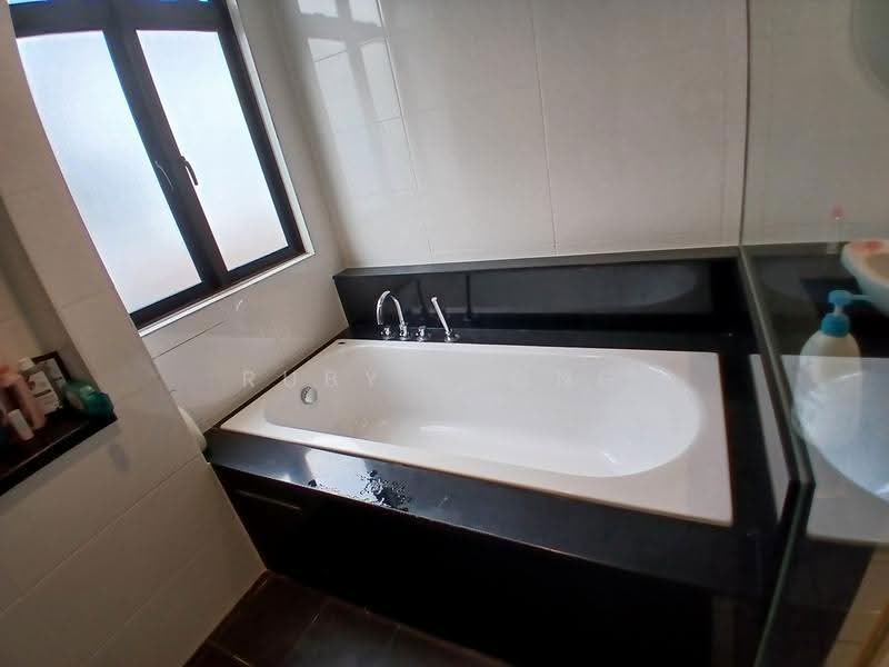 3-storey Terraced House for Sale in Valencia (Sungai Buloh) - Ruby Leong - Bathroom - PropertyGuru.com.my