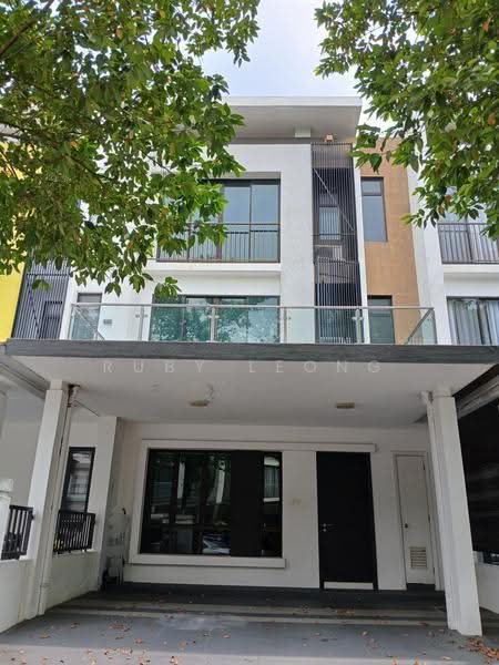 3-storey Terraced House for Sale in Valencia (Sungai Buloh) - Ruby Leong - Exterior - PropertyGuru.com.my