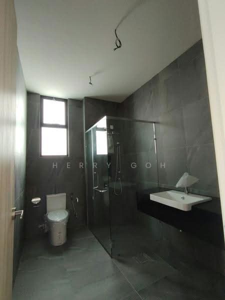 Semi-Detached House for Sale in Taman Impian Emas (Skudai) - Herry Goh - Bathroom - PropertyGuru.com.my