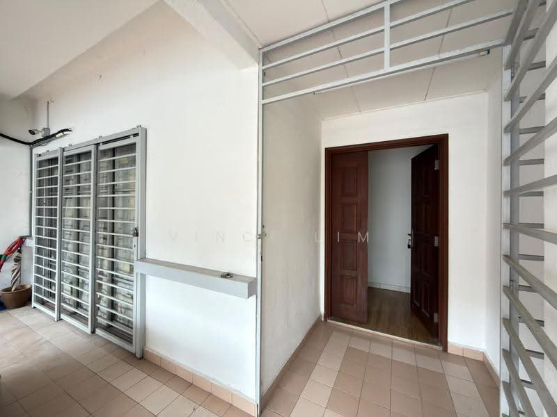 Rumah Teres 2.5-Tingkat untuk Disewa di Denai Alam (Shah Alam) - Vince Lim - Entrance - PropertyGuru.com.my