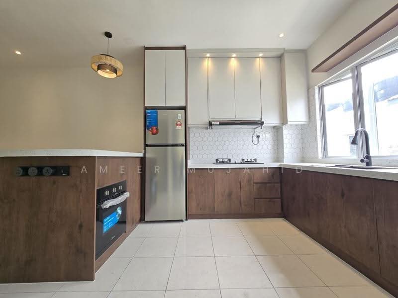 Rumah Bandar untuk Disewa di Dengkil (Selangor) - Ameer Mujahid - Kitchen - PropertyGuru.com.my
