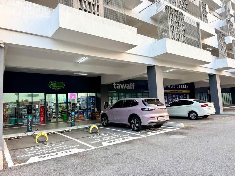 Service Residence for Rent at Almyra Residences - Ameer Mujahid - PropertyGuru.com.my