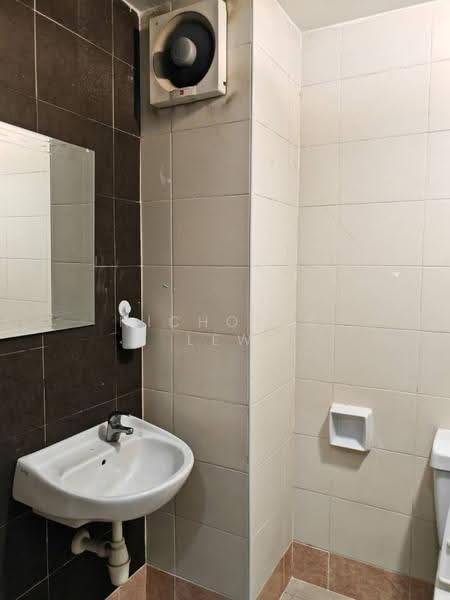 Condominium for Sale at Bayan Villa, Seri Kembangan - Nicholas Lew - Bathroom - PropertyGuru.com.my