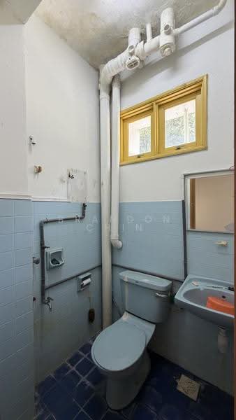 Pangsapuri untuk Dijual di Putri Apartment - Brandon Chin - Bathroom - PropertyGuru.com.my