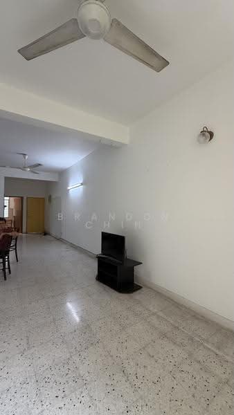 Pangsapuri untuk Dijual di Putri Apartment - Brandon Chin - Living Room - PropertyGuru.com.my