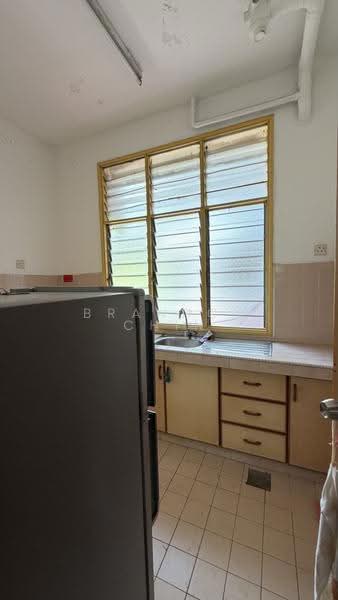 Pangsapuri untuk Dijual di Putri Apartment - Brandon Chin - Kitchen - PropertyGuru.com.my