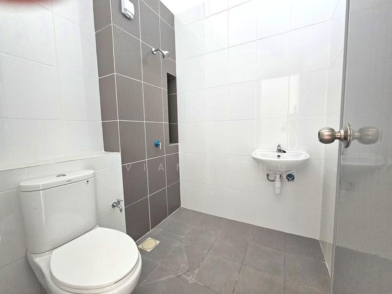 2-storey Terraced House for Sale in Semenyih (Selangor) - Vivian Liong - Bathroom - PropertyGuru.com.my