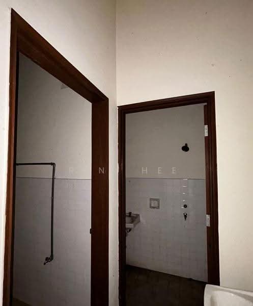 Shop for Rent in Taman Daya (Johor Bahru) - Reny Hee - Bathroom - PropertyGuru.com.my