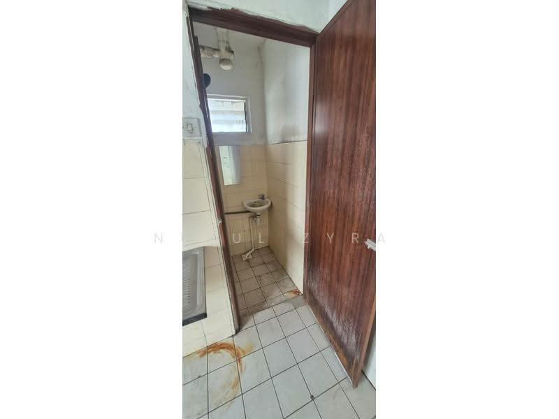 Flat for Sale at Sri Shamelin - Nurul Zyra - Bathroom - PropertyGuru.com.my