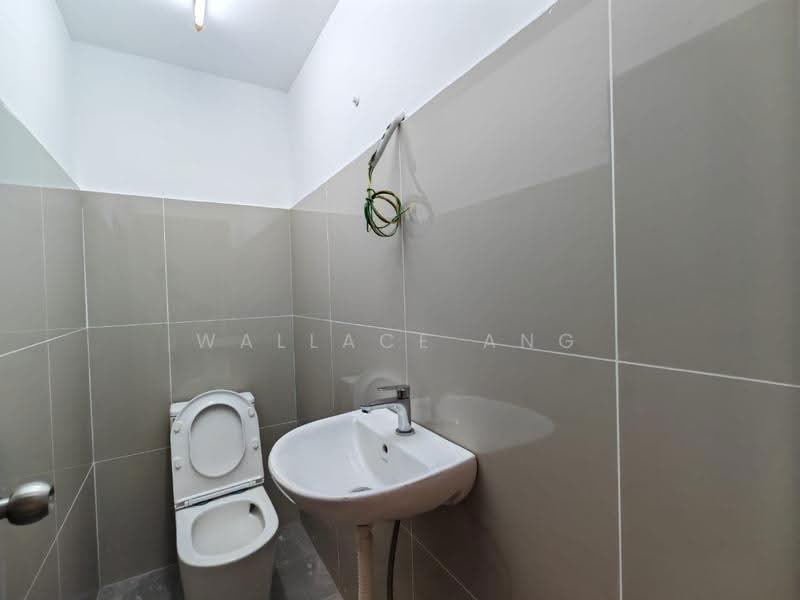 2-storey Terraced House for Sale in Taman Puteri Wangsa (Ulu Tiram) - Wallace Ang - Bathroom - PropertyGuru.com.my