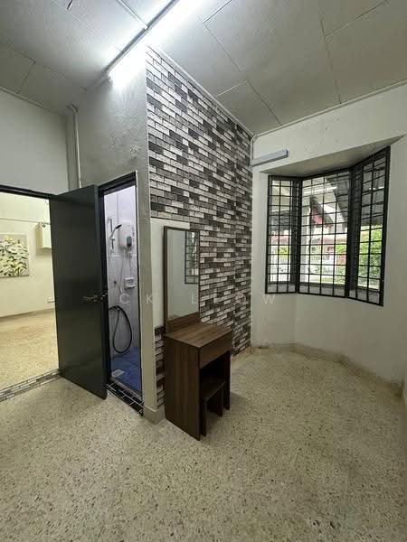 Rumah Teres 1.5-Tingkat untuk Disewa di Taman Molek (Johor Bahru) - Ck Leow - Bathroom - PropertyGuru.com.my