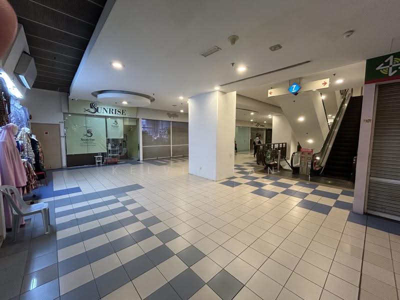 Retail Office for Sale in KLCC (KL City Centre) - Kelvin Tan - Corridor - PropertyGuru.com.my