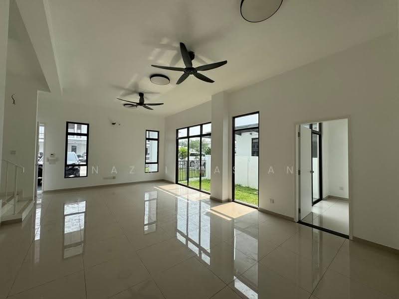 Rumah Berkembar untuk Dijual di Eco Grandeur (Puncak Alam) - Nazri Hassan - Living Room - PropertyGuru.com.my