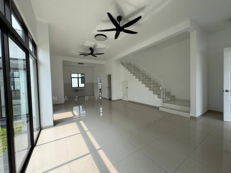 Rumah Berkembar untuk Dijual di Eco Grandeur (Puncak Alam) - Nazri Hassan - Living Room - PropertyGuru.com.my