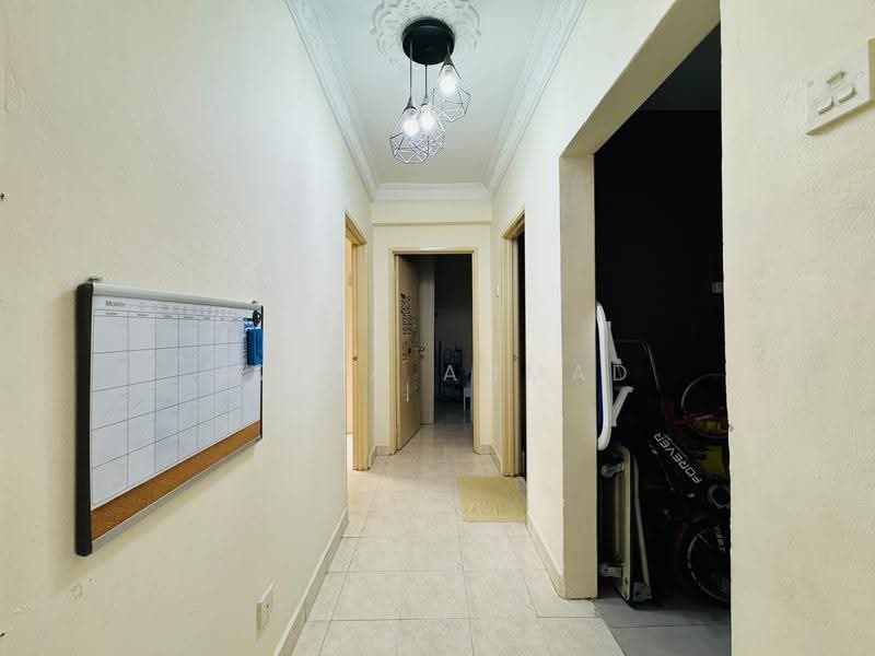 Pangsapuri untuk Dijual di Pangsapuri Carlina - Azira Ahmad - Corridor - PropertyGuru.com.my