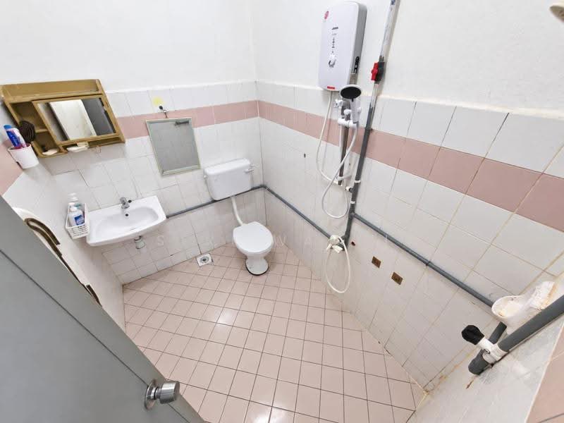 2-storey Terraced House for Sale in Taman Mawar (Pasir Gudang) - Seri Wangi - Bathroom - PropertyGuru.com.my