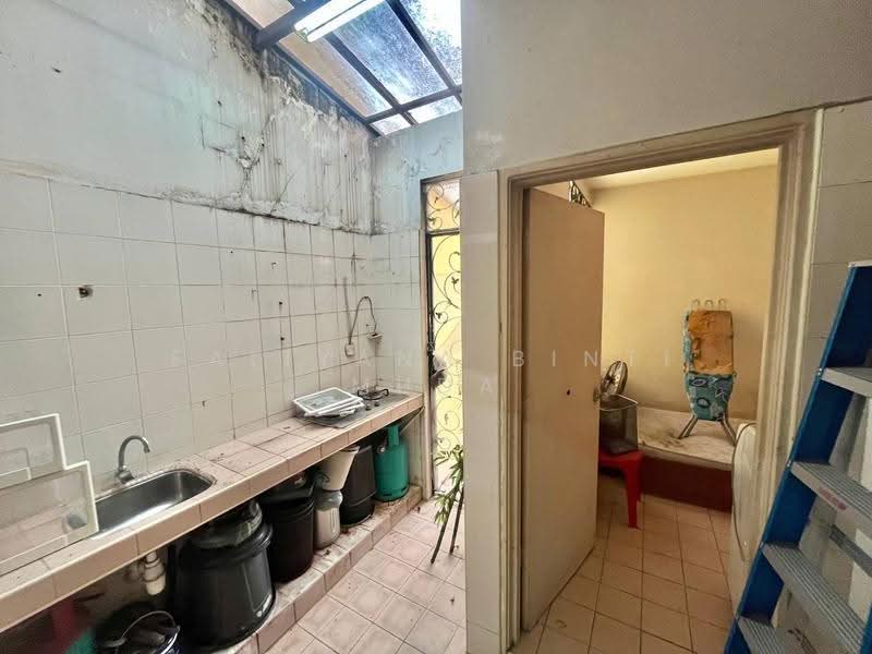 Rumah Banglo untuk Dijual di Kuala Selangor (Selangor) - Faliyana binti Muda - Kitchen - PropertyGuru.com.my