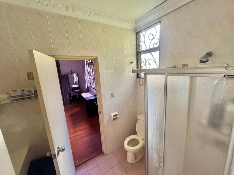 Rumah Banglo untuk Dijual di Kuala Selangor (Selangor) - Faliyana binti Muda - Bathroom - PropertyGuru.com.my
