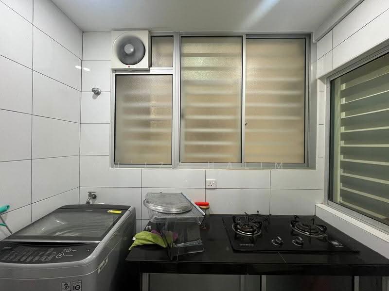 Service Residence for Sale at Savanna Executive Suite @ Southville City - Mu'izz Halim - Kitchen - PropertyGuru.com.my
