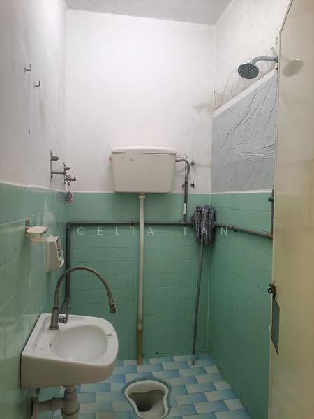 2-storey Terraced House for Rent in SS19 (Subang Jaya) - Celia Tan - Bathroom - PropertyGuru.com.my