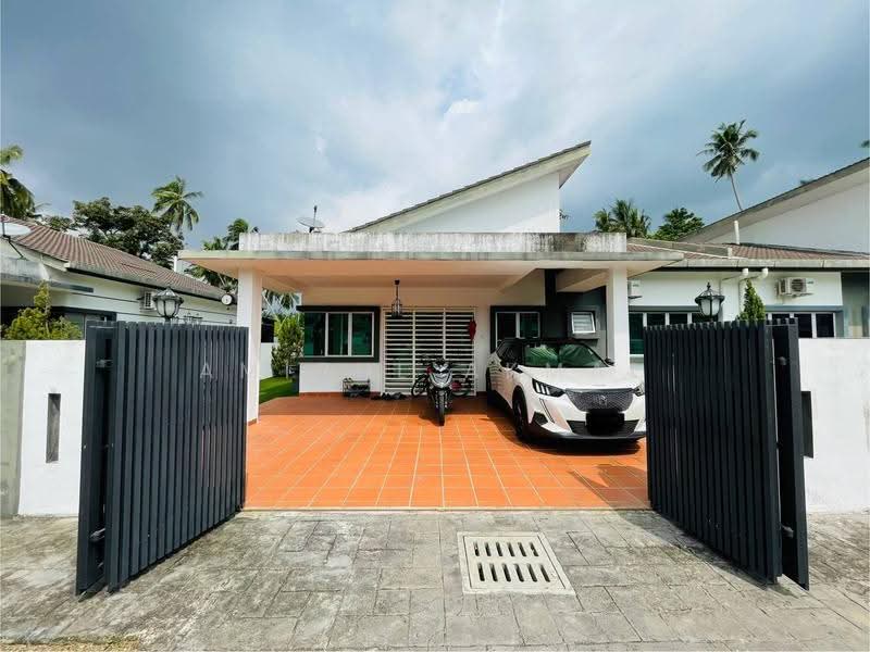 Rumah Berkembar untuk Dijual di Kapar (Selangor) - Amirul Akmal - Exterior - PropertyGuru.com.my