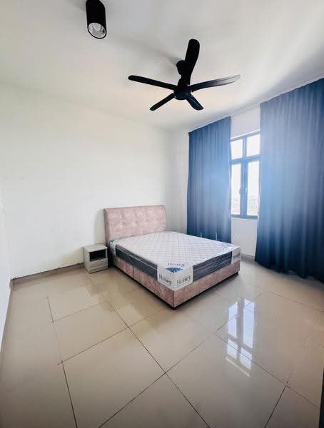Kediaman Servis untuk Disewa di Serviced Residence @ The Louvre @ Country Heights - Siti Haila - Bedroom - PropertyGuru.com.my