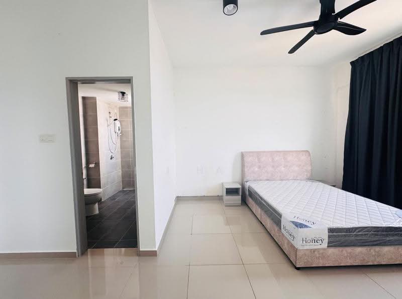 Kediaman Servis untuk Disewa di Serviced Residence @ The Louvre @ Country Heights - Siti Haila - Bedroom - PropertyGuru.com.my
