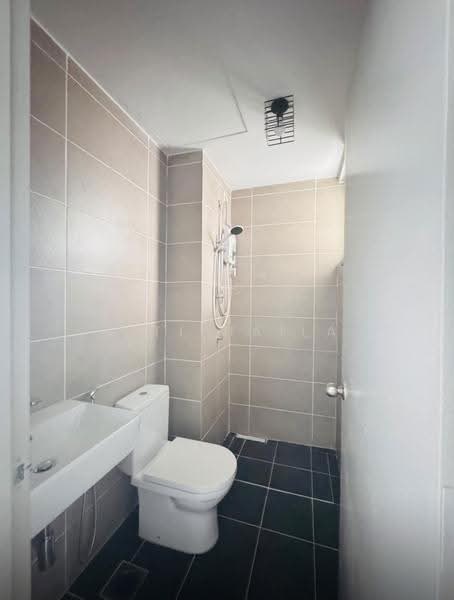 Kediaman Servis untuk Disewa di Serviced Residence @ The Louvre @ Country Heights - Siti Haila - Bathroom - PropertyGuru.com.my