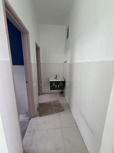 Shop / Office for Rent in Taman Limbongan Jaya (Klebang) - BL Bong - Bathroom - PropertyGuru.com.my