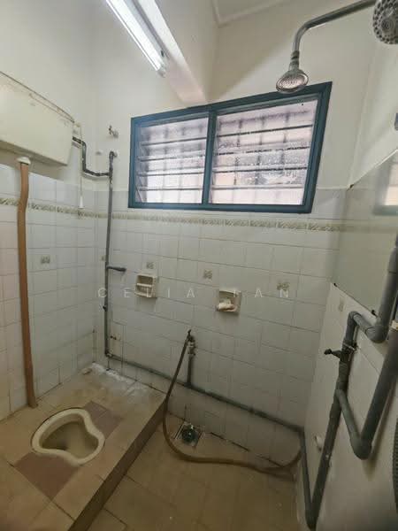 2-storey Terraced House for Sale in Usj 6 (Subang Jaya) - Celia Tan - Bathroom - PropertyGuru.com.my