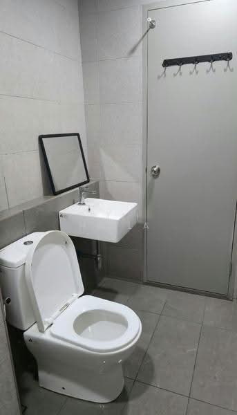 Kondominium untuk Disewa di Sanderling Lakefront - Siti Haila - Bathroom - PropertyGuru.com.my