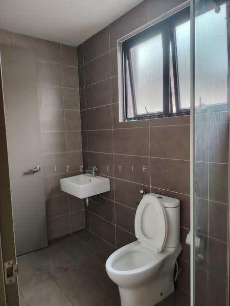 2-storey Terraced House for Rent in Bandar Puteri Bangi (Bangi) - Izzaitie . - Bathroom - PropertyGuru.com.my