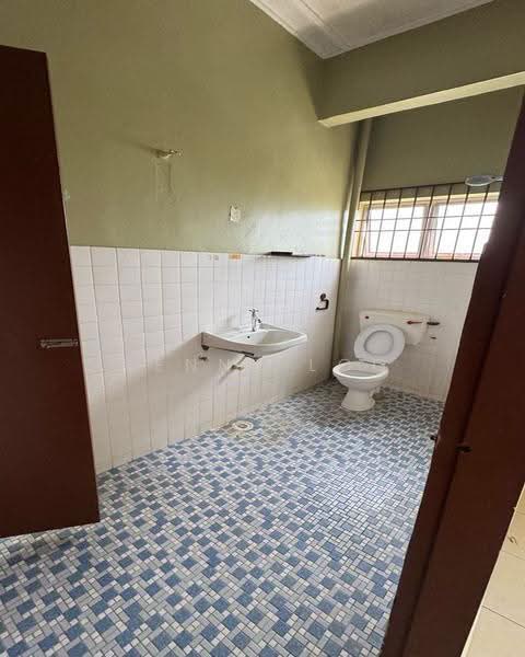 Bungalow House for Sale in Bukit Setongkol (Kuantan) - Kenny Loo - Bathroom - PropertyGuru.com.my