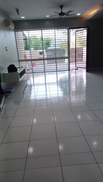 Rumah Teres 2-Tingkat untuk Disewa di Bandar Bukit Raja (Klang) - Kelly Hu - Living Room - PropertyGuru.com.my