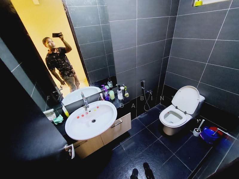 Rumah Banglo untuk Dijual di Taman Desa Impian (Kajang) - Faliyana binti Muda - Bathroom - PropertyGuru.com.my